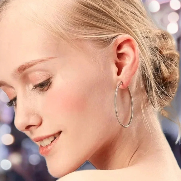 🆕️Minimalist 18K Gold Plated Stainless Steel Hoop Earrings 🌟 Trendy & Chic - Picture 3 of 12